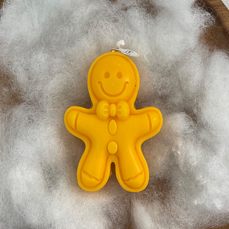 Świąteczna świeca zapachowa o  – Home Fragrance Gingerbread recenzja i cena